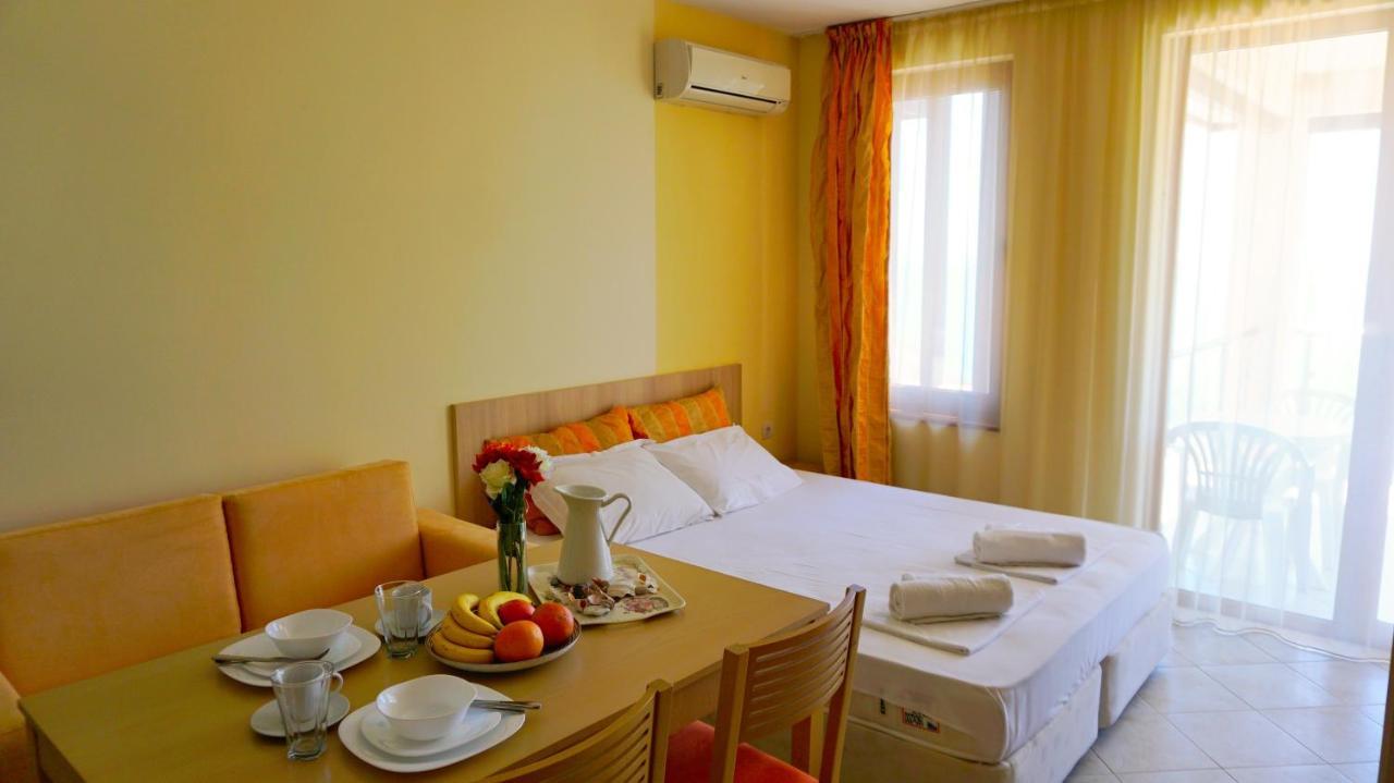 Морски Апартаменти Джулай Морнинг - July Morning Sea View Apartments كافارنا المظهر الخارجي الصورة