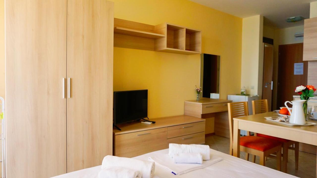 Морски Апартаменти Джулай Морнинг - July Morning Sea View Apartments كافارنا المظهر الخارجي الصورة