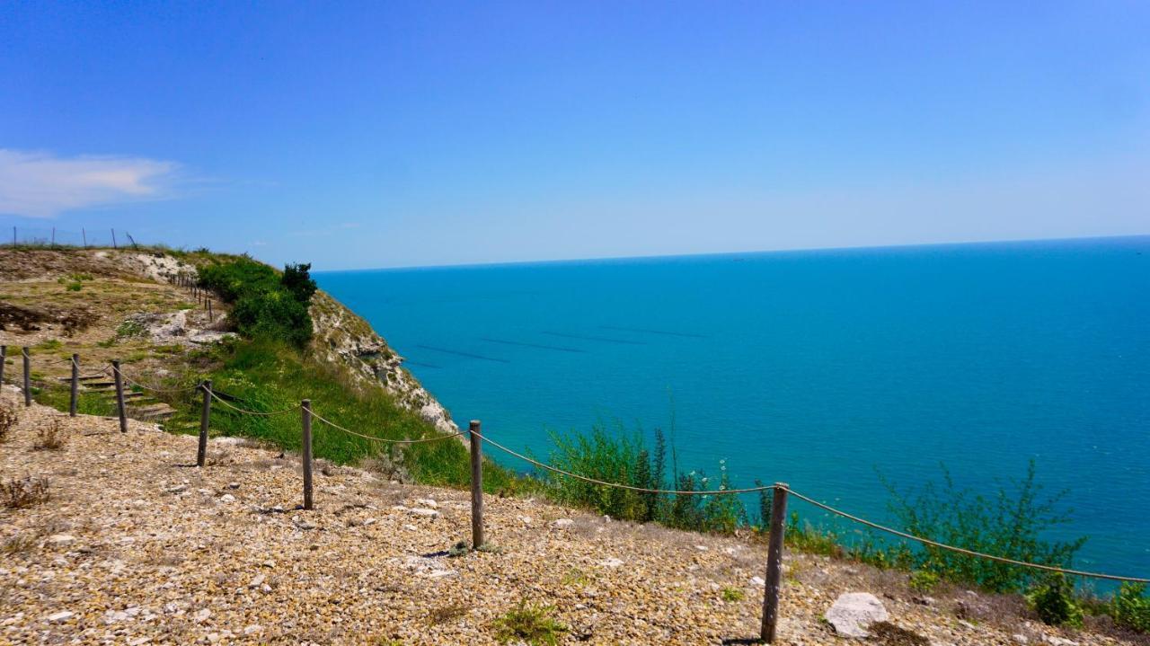 Морски Апартаменти Джулай Морнинг - July Morning Sea View Apartments كافارنا المظهر الخارجي الصورة