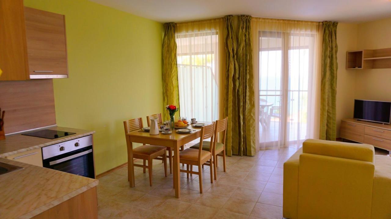 Морски Апартаменти Джулай Морнинг - July Morning Sea View Apartments كافارنا المظهر الخارجي الصورة